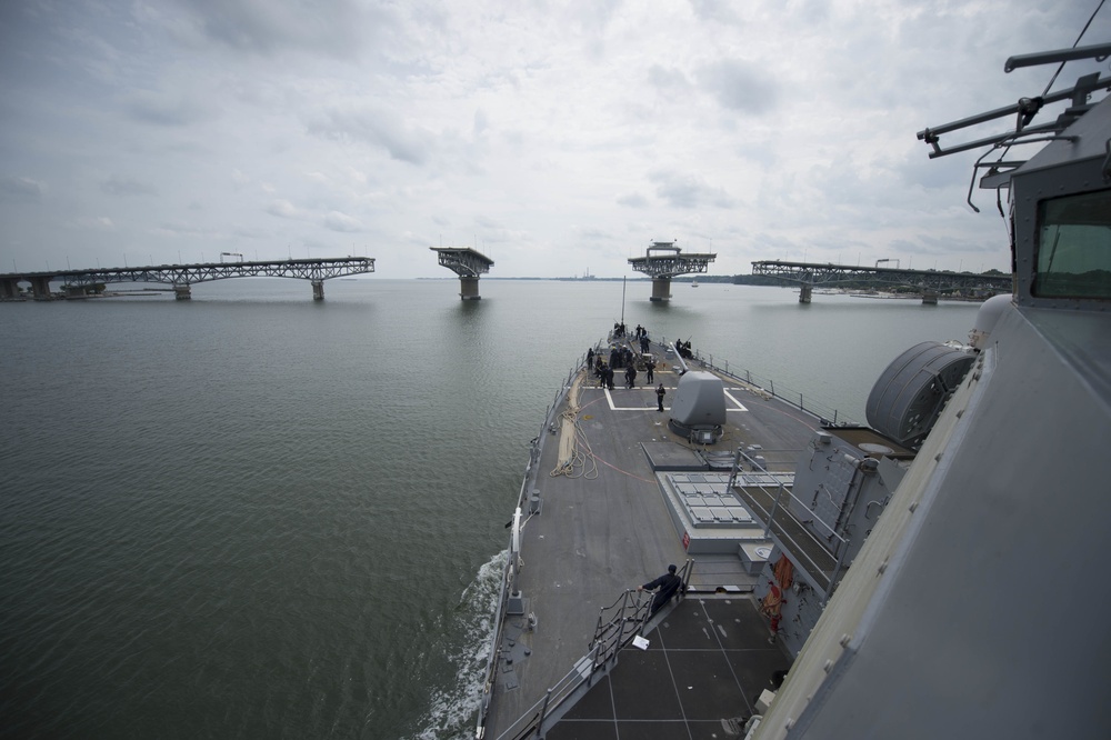 USS Carney prepares to transit