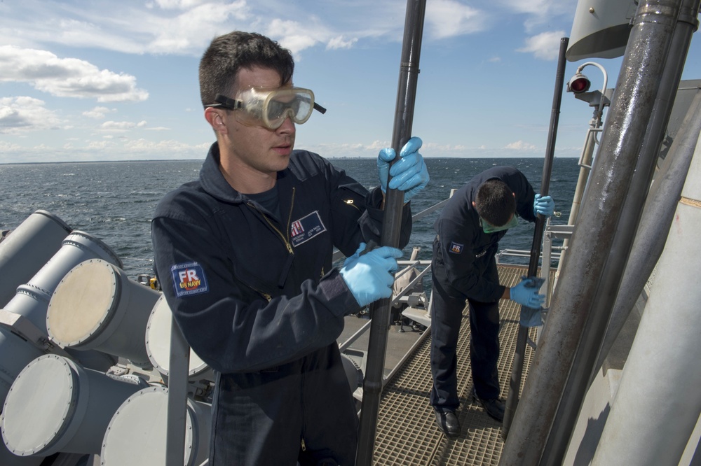 USS Carney sailors conduct preventive maintenance