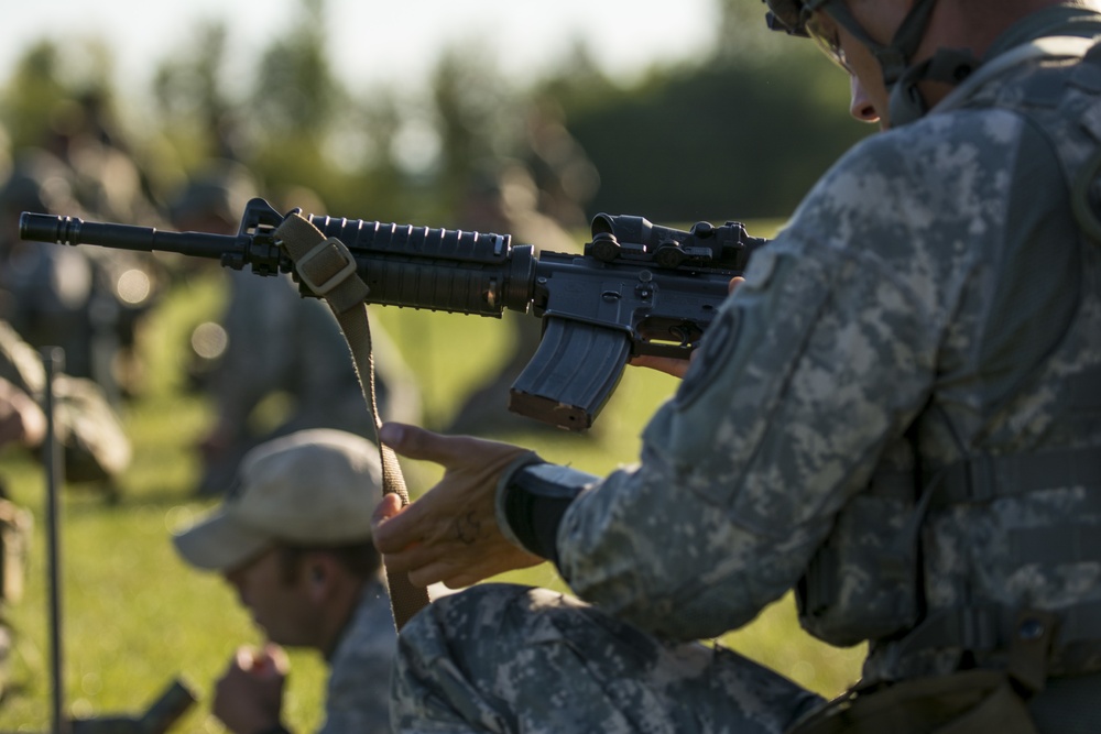 Move and shoot: International soldiers compete in rifle match