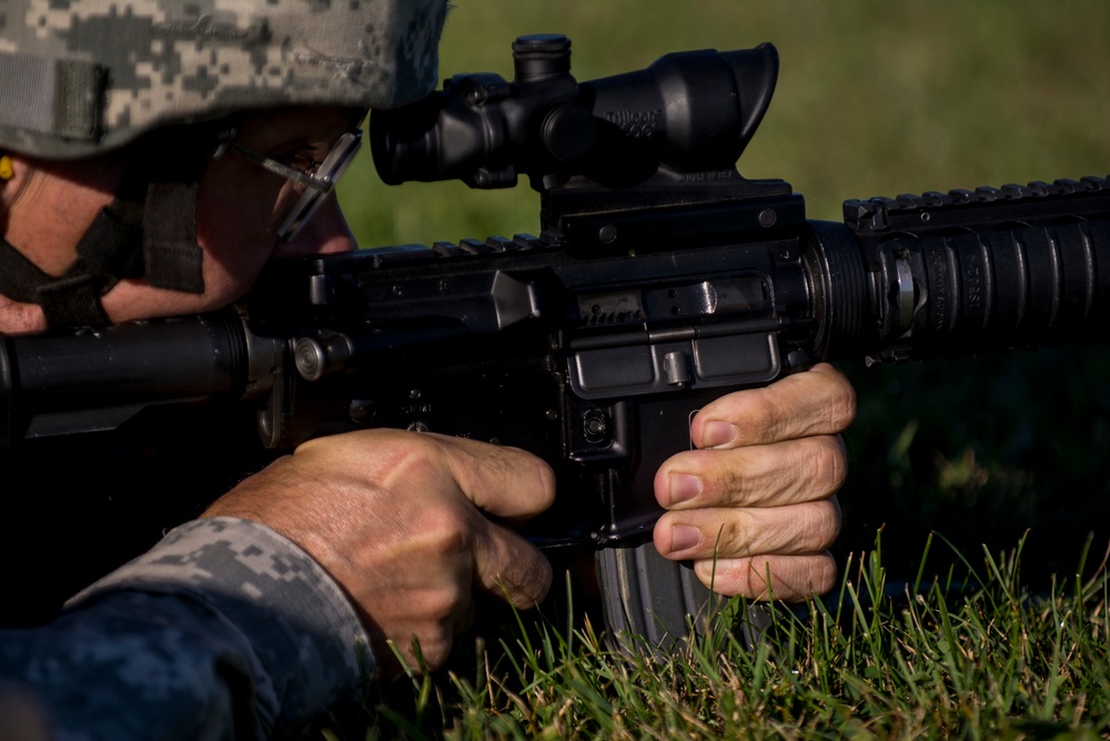 Move and shoot: International soldiers compete in rifle match