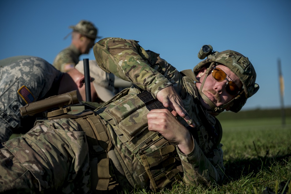 Move and shoot: International soldiers compete in rifle match