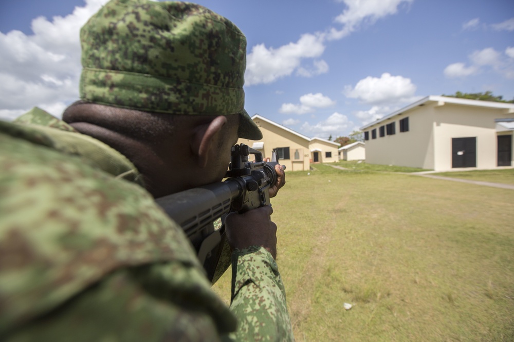 U.S. Marines instruct soldiers with Belize Defence Force in Combat Marksmanship