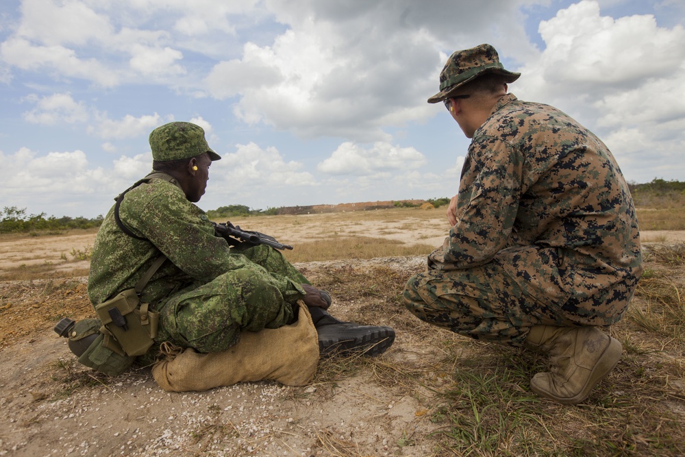 U.S. Marines of SPMAGTF-SC lead Belize Defence Force in Rifle Range