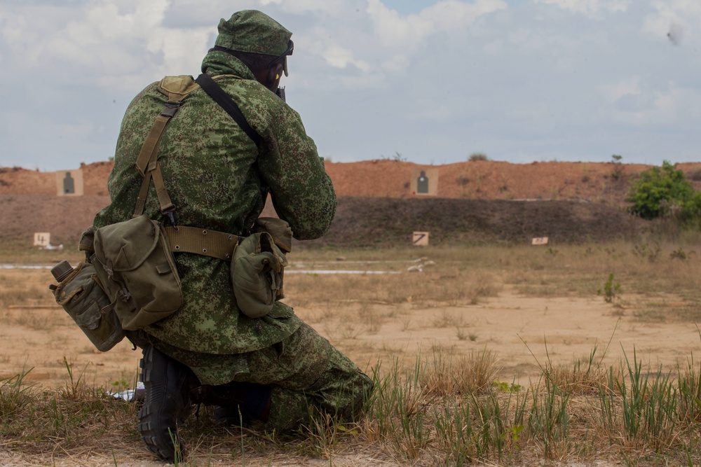 U.S. Marines of SPMAGTF-SC lead Belize Defence Force in Rifle Range