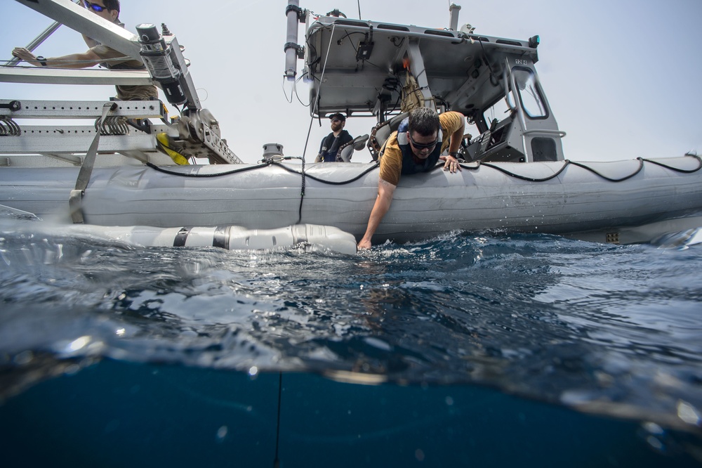 DVIDS - Images - UUV launch [Image 11 of 17]