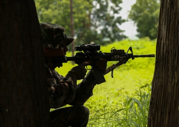 Partnership in action: COFUMACO learns Marine infantry skills