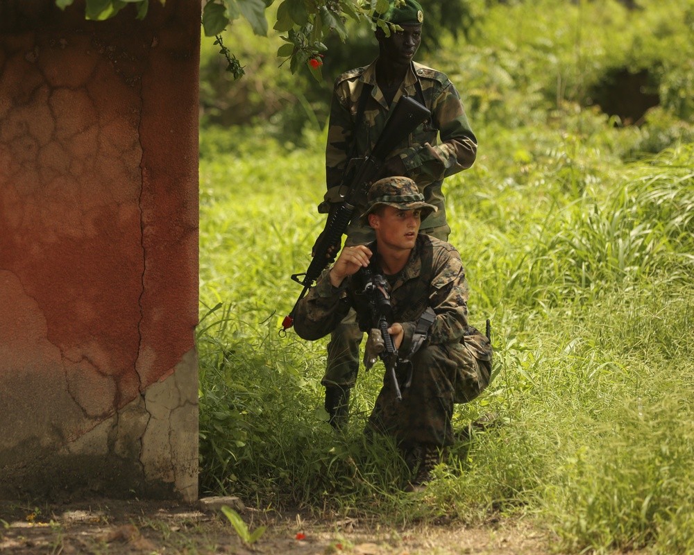 Partnership in action: COFUMACO learns Marine infantry skills