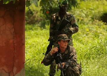 Partnership in action: COFUMACO learns Marine infantry skills