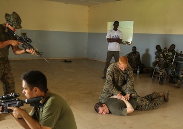 Partnership in action: COFUMACO learns Marine infantry skills