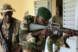 Partnership in action: COFUMACO learns Marine infantry skills