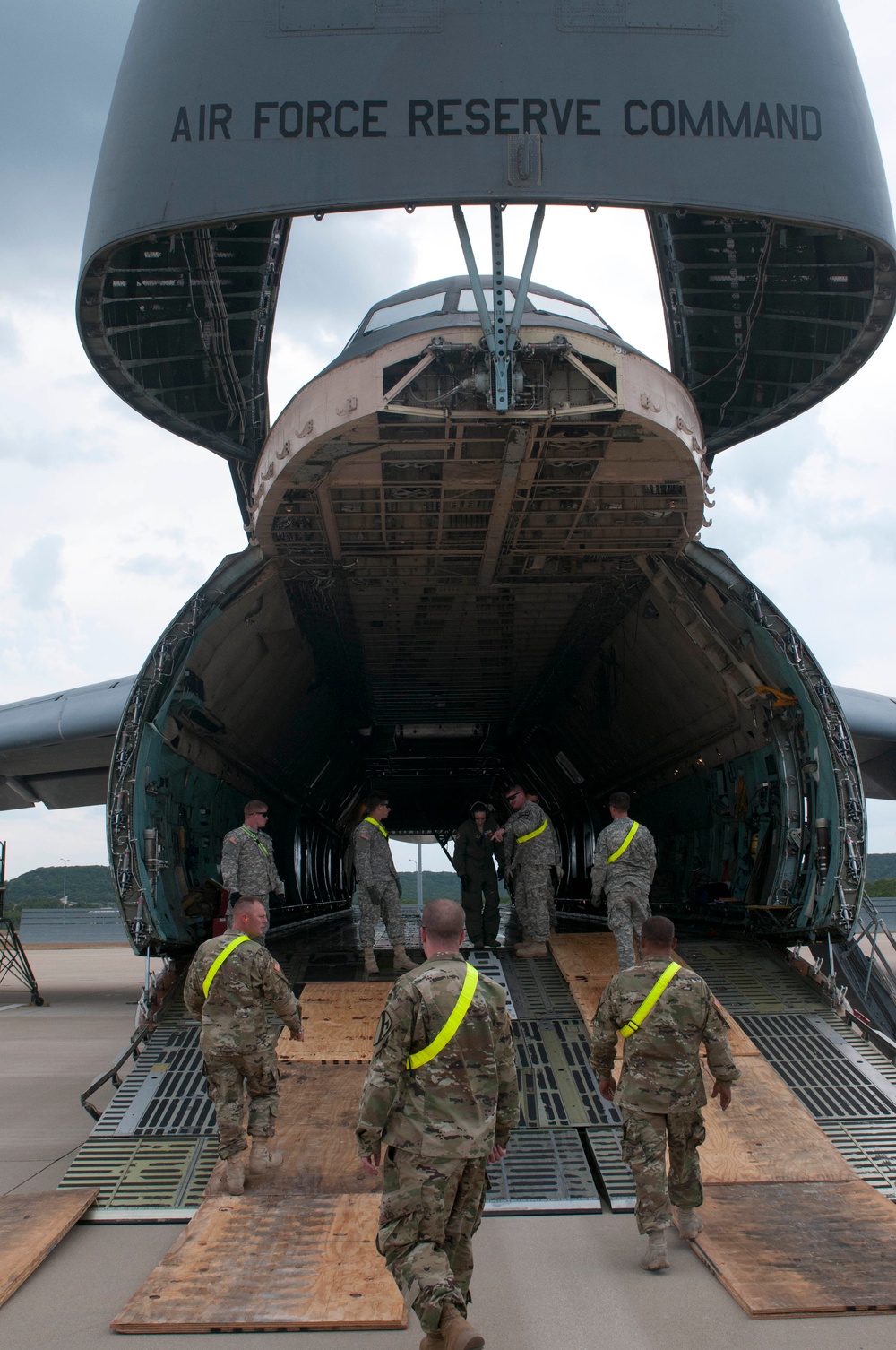 Packing ground power into an aircraft, Cav unit prepares for fast response