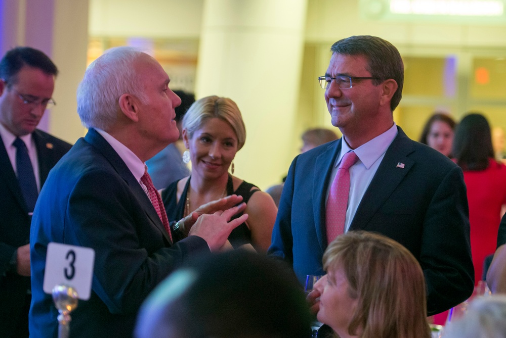 Secretary of defense attends Fisher House Gala