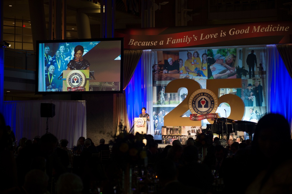 Secretary of defense attends Fisher House Gala