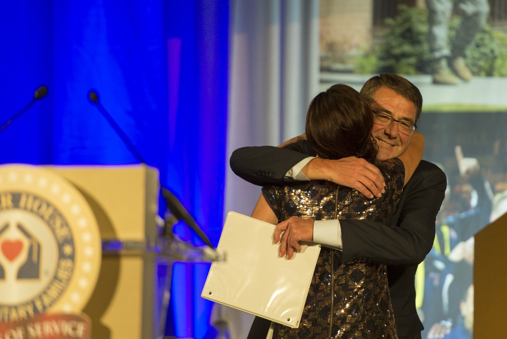 Secretary of defense attends Fisher House Gala