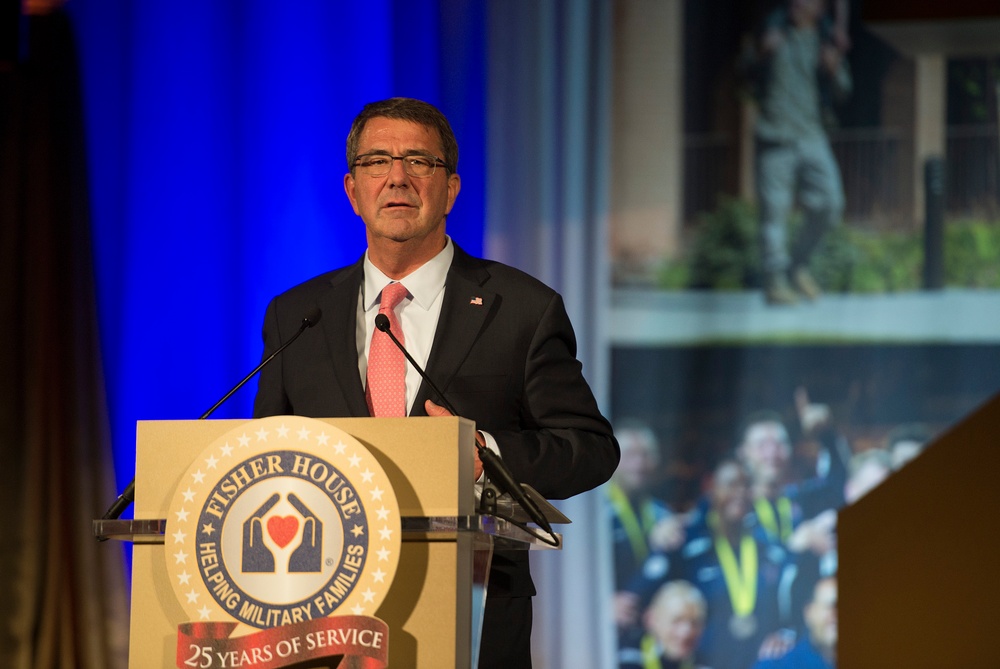 Secretary of defense attends Fisher House Gala