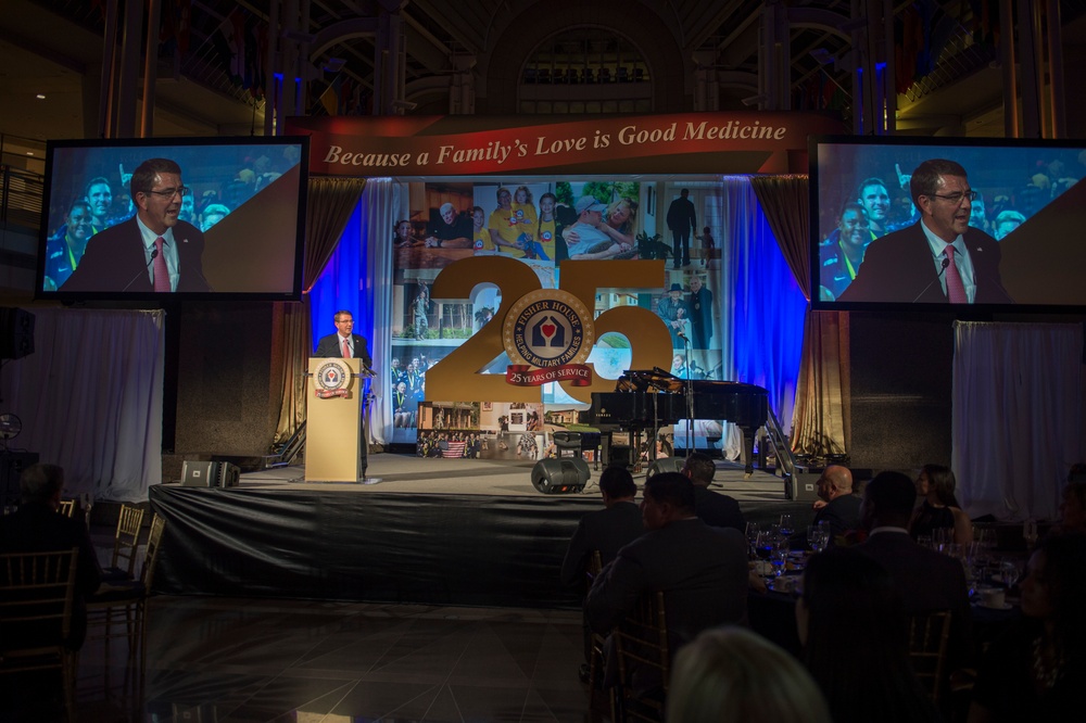 Secretary of defense attends Fisher House Gala