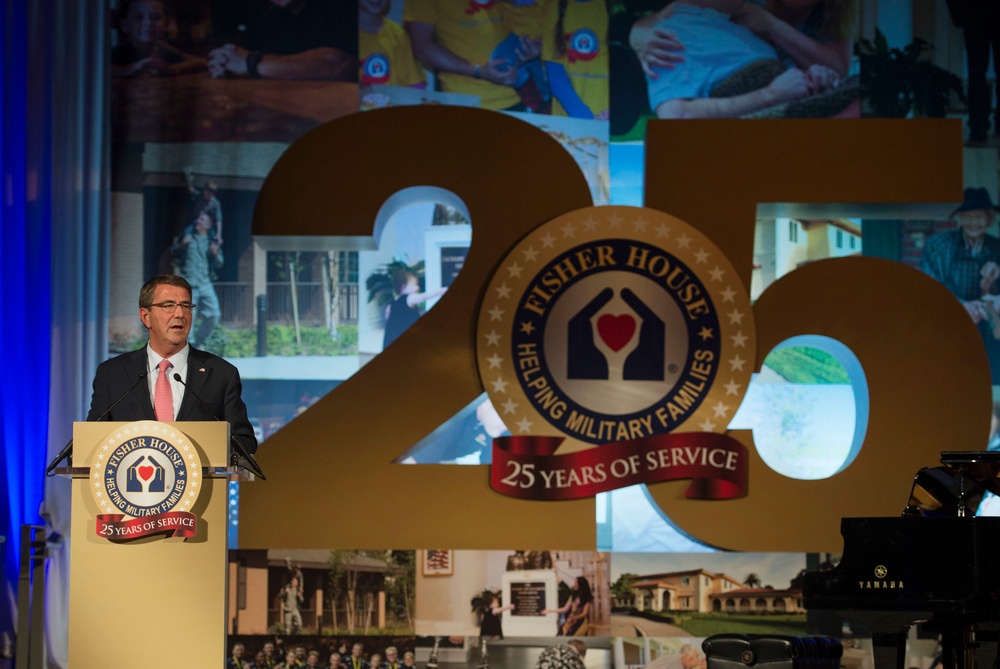 Secretary of defense attends Fisher House Gala