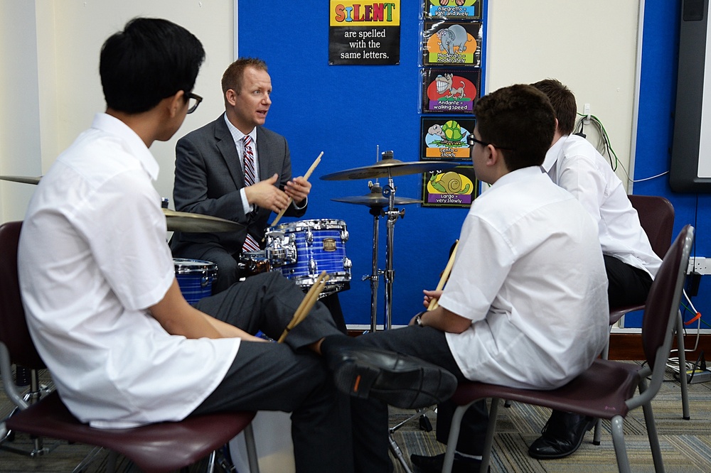 Full Spectrum entertains, educates at Qatar Academy