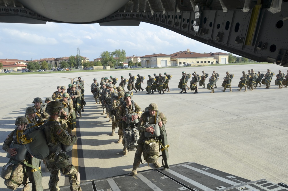 US, Hungarian paratroopers conduct combined emergency deployment exercise