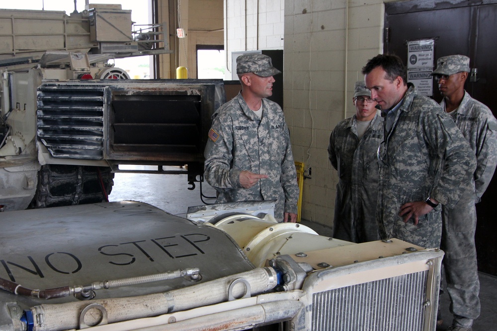 Army undersecretary learns Abrams maintenance
