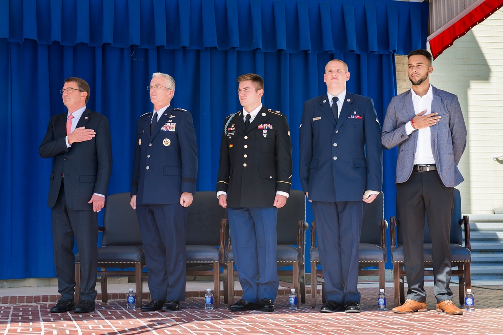 Pentagon honors trio who thwarted European train terror attack