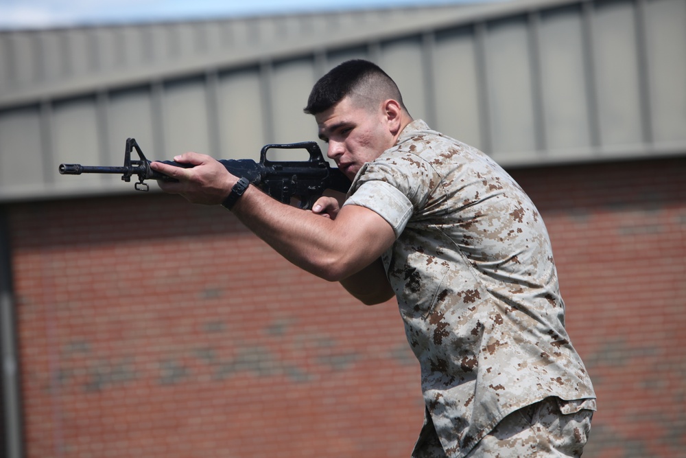 2nd LAAD Marines charge, clear rooms during MOUT training