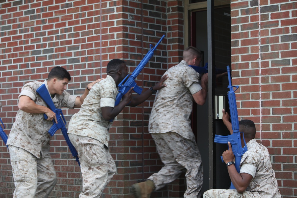 2nd LAAD Marines charge, clear rooms during MOUT training