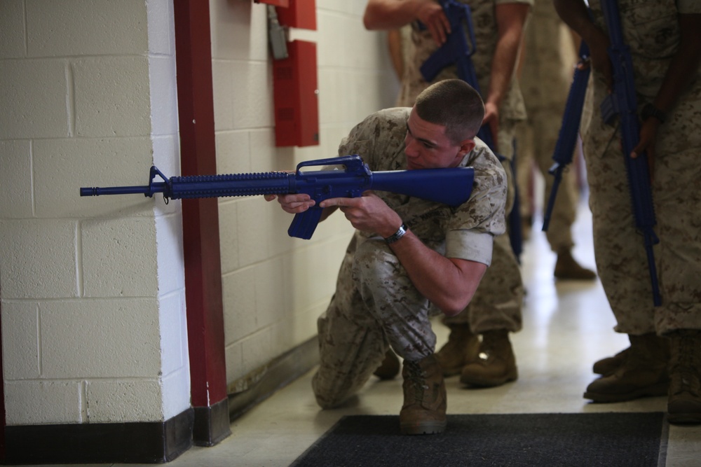 2nd LAAD Marines charge, clear rooms during MOUT training