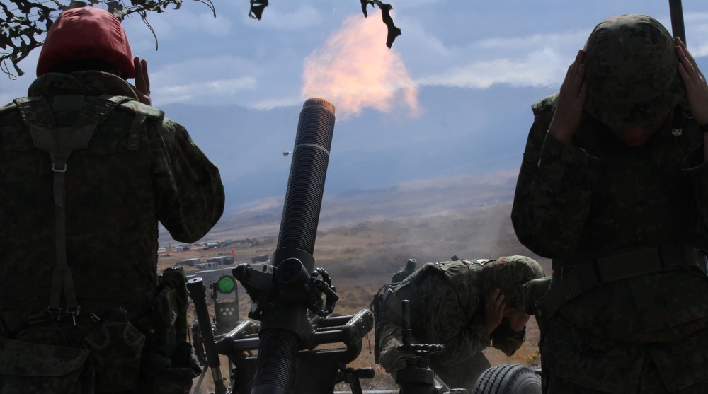 Japanese, U.S. troops fire mortars during Rising Thunder