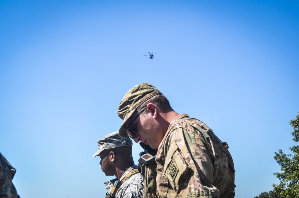 Fire support specialist partners with Apaches for close combat attack training