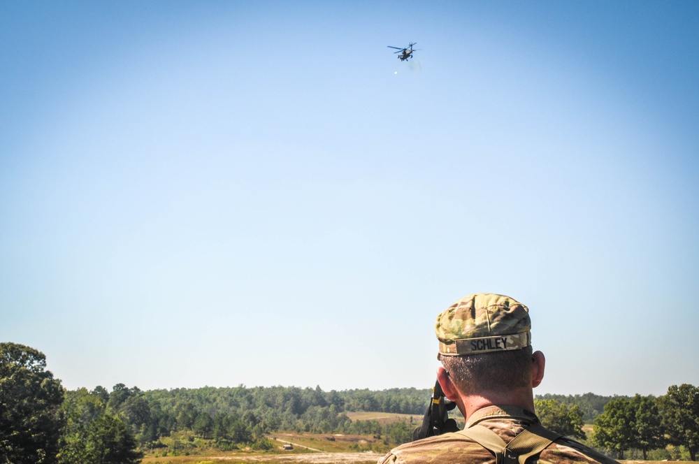 Fire support specialist partners with Apaches for close combat attack training