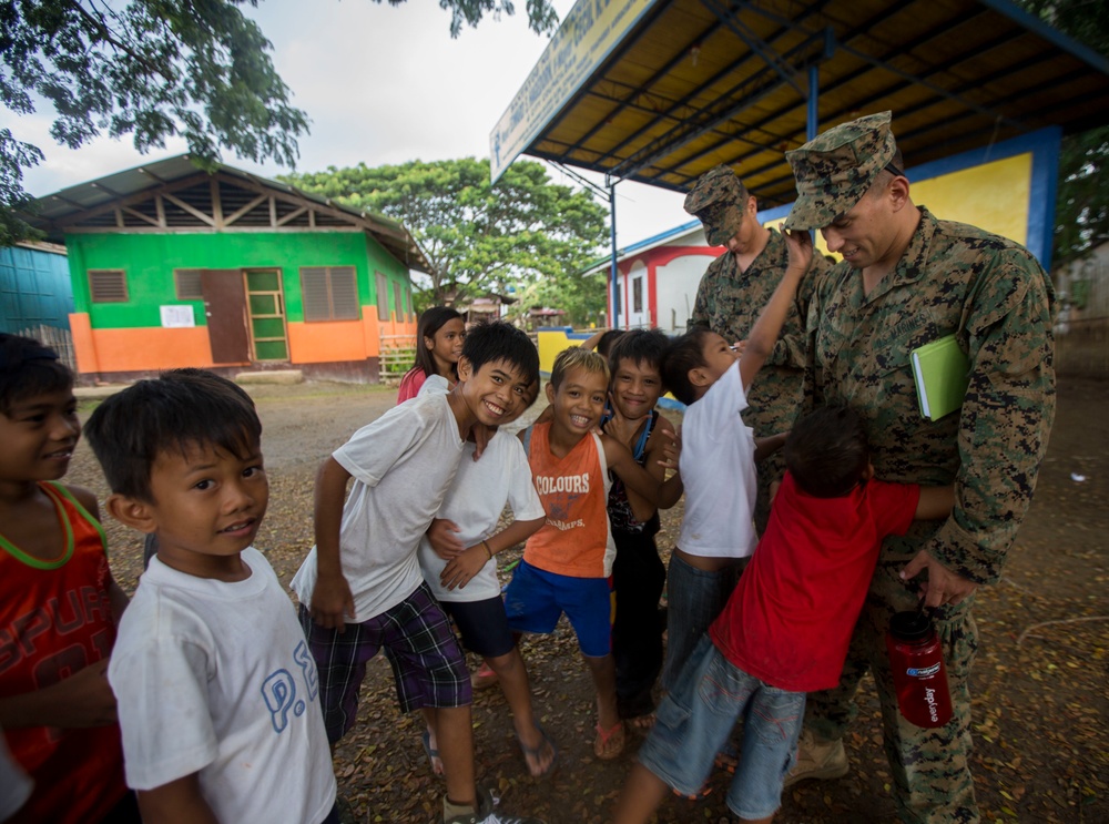 Philippine children interact with U.S. Marines during PHIBLEX 15