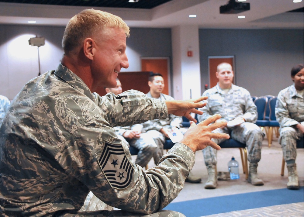 SMC command chief speaks with LAAFB senior enlisted