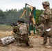 Paratroopers take Ukrainian guardsmen to the range