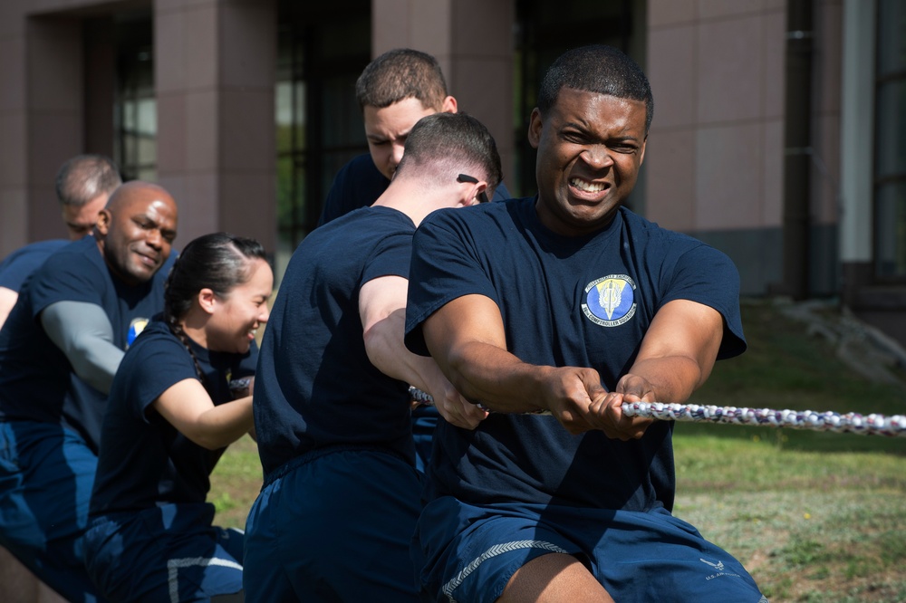 Team Ramstein builds resilience during Commander’s Challenge 2015