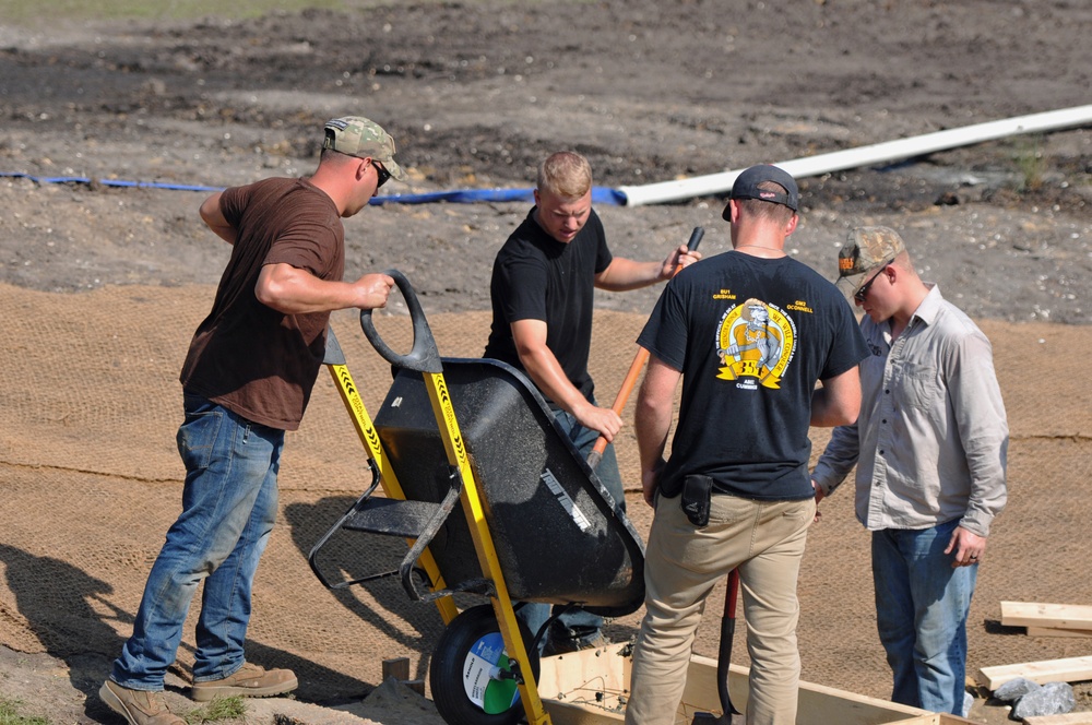 NMCB 133 Seabees volunteer at Diamondhead for Duck Pond project