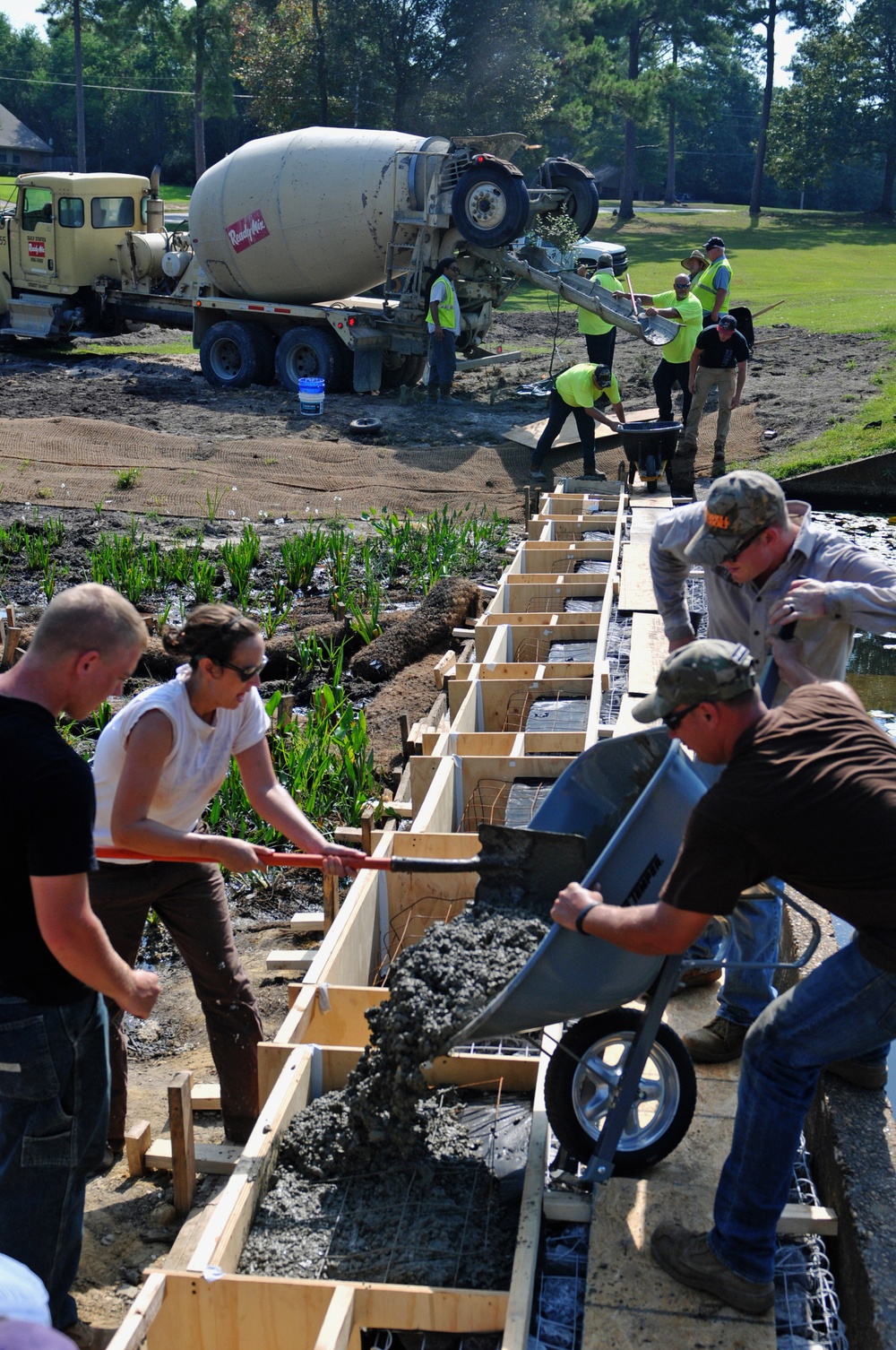 NMCB 133 Seabees volunteer at Diamondhead for Duck Pond project