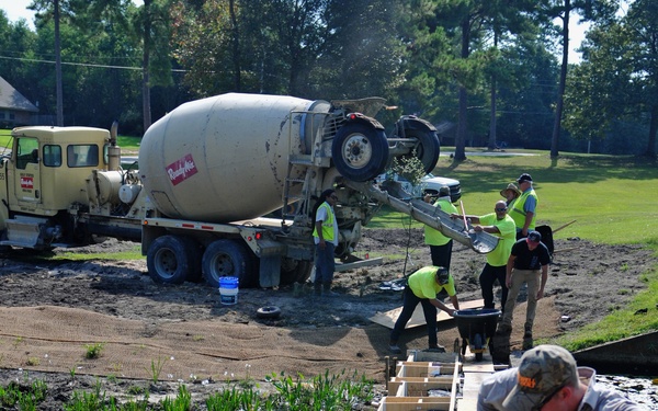 NMCB 133 Seabees volunteer at Diamondhead for Duck Pond project
