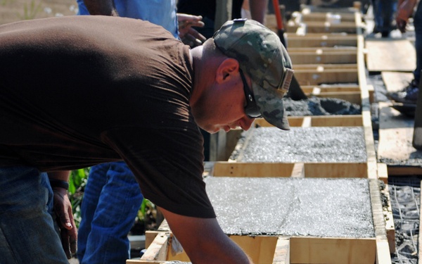 NMCB 133 Seabees volunteer at Diamondhead for Duck Pond project