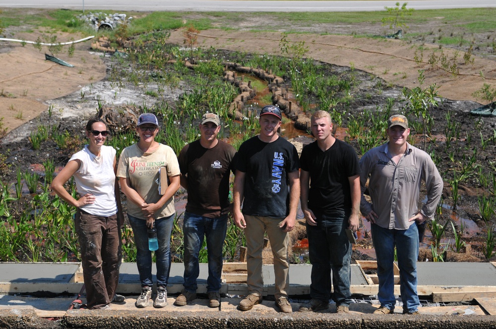 NMCB 133 Seabees volunteer at Diamondhead for Duck Pond project