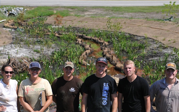 NMCB 133 Seabees volunteer at Diamondhead for Duck Pond project
