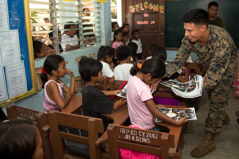 US Marines break ground during Philippines exercise