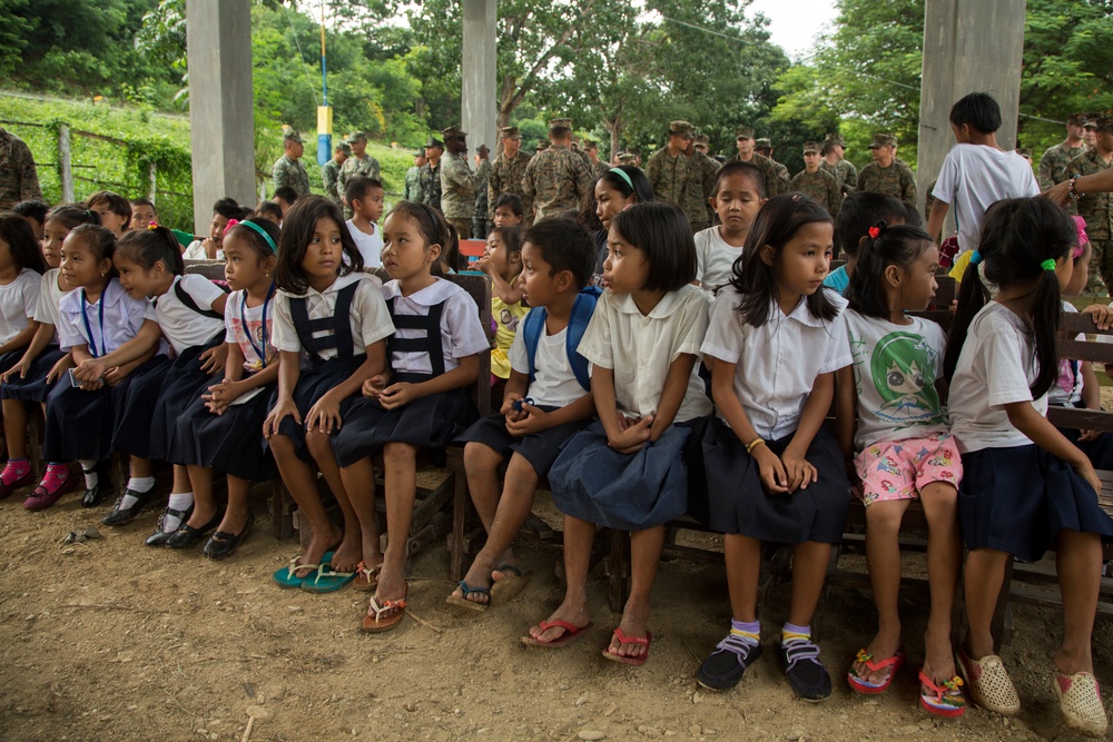 US Marines break ground during Philippines exercise