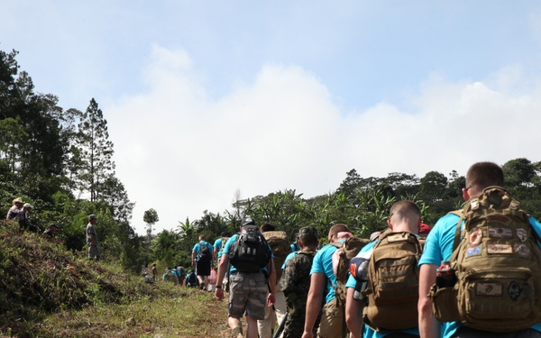 US Marines bring supplies to Hondurans