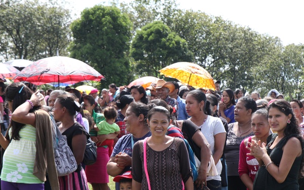 US Marines bring supplies to Hondurans