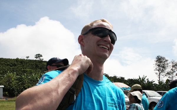 US Marines bring supplies to Hondurans