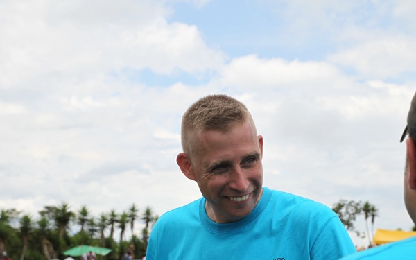 US Marines bring supplies to Hondurans