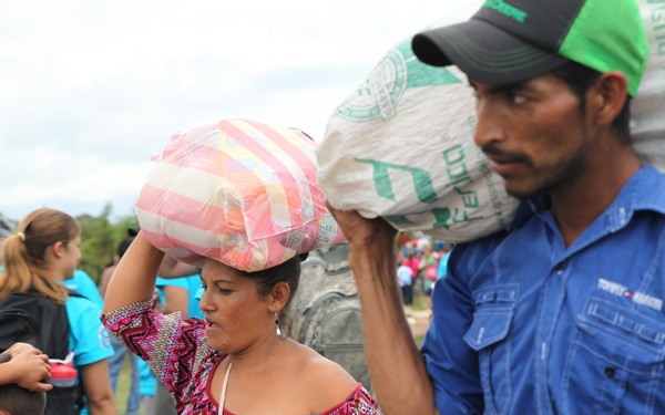 US Marines bring supplies to Hondurans