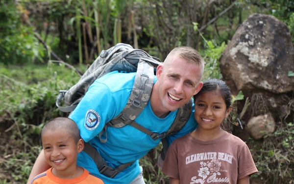 US Marines bring supplies to Hondurans