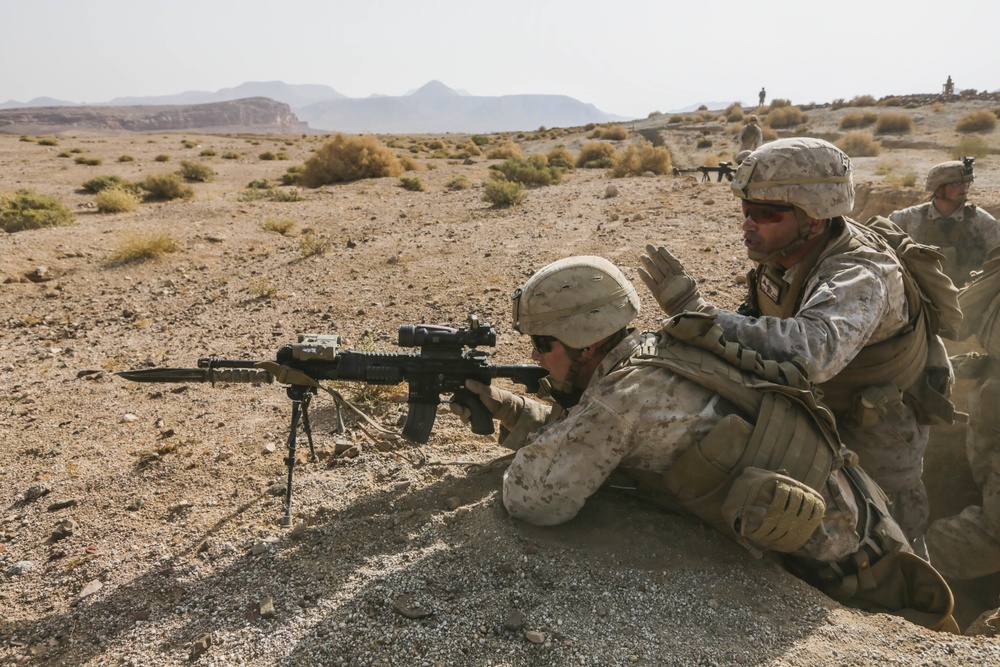 15th MEU Marines practice buddy rushes in Southwest Asia